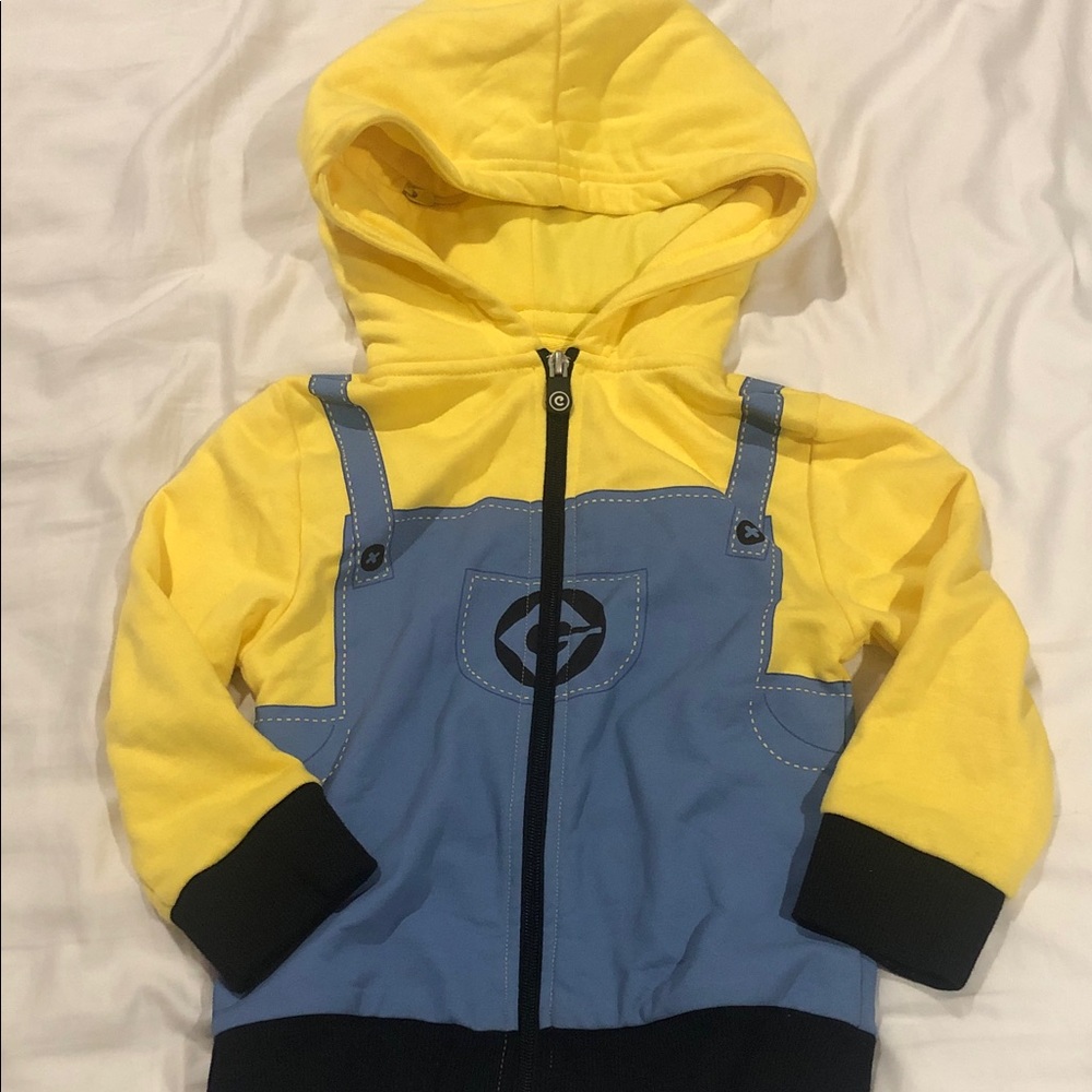 LIKE NEW! Minions, plushie converts to zip up hoodie. Size 3YRS.